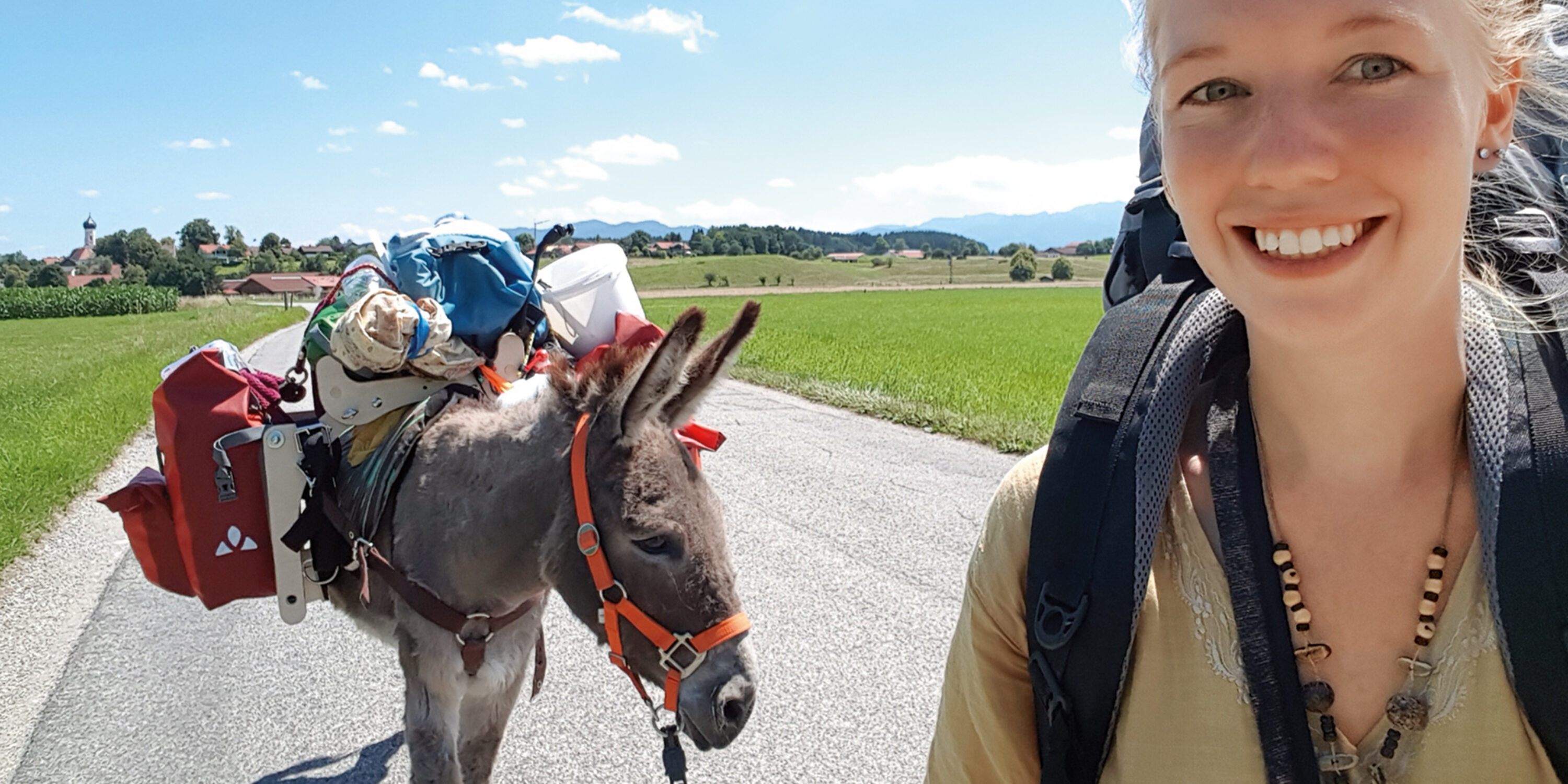 Lotta Lubkoll mit ihrem Esel Jonny auf Reise