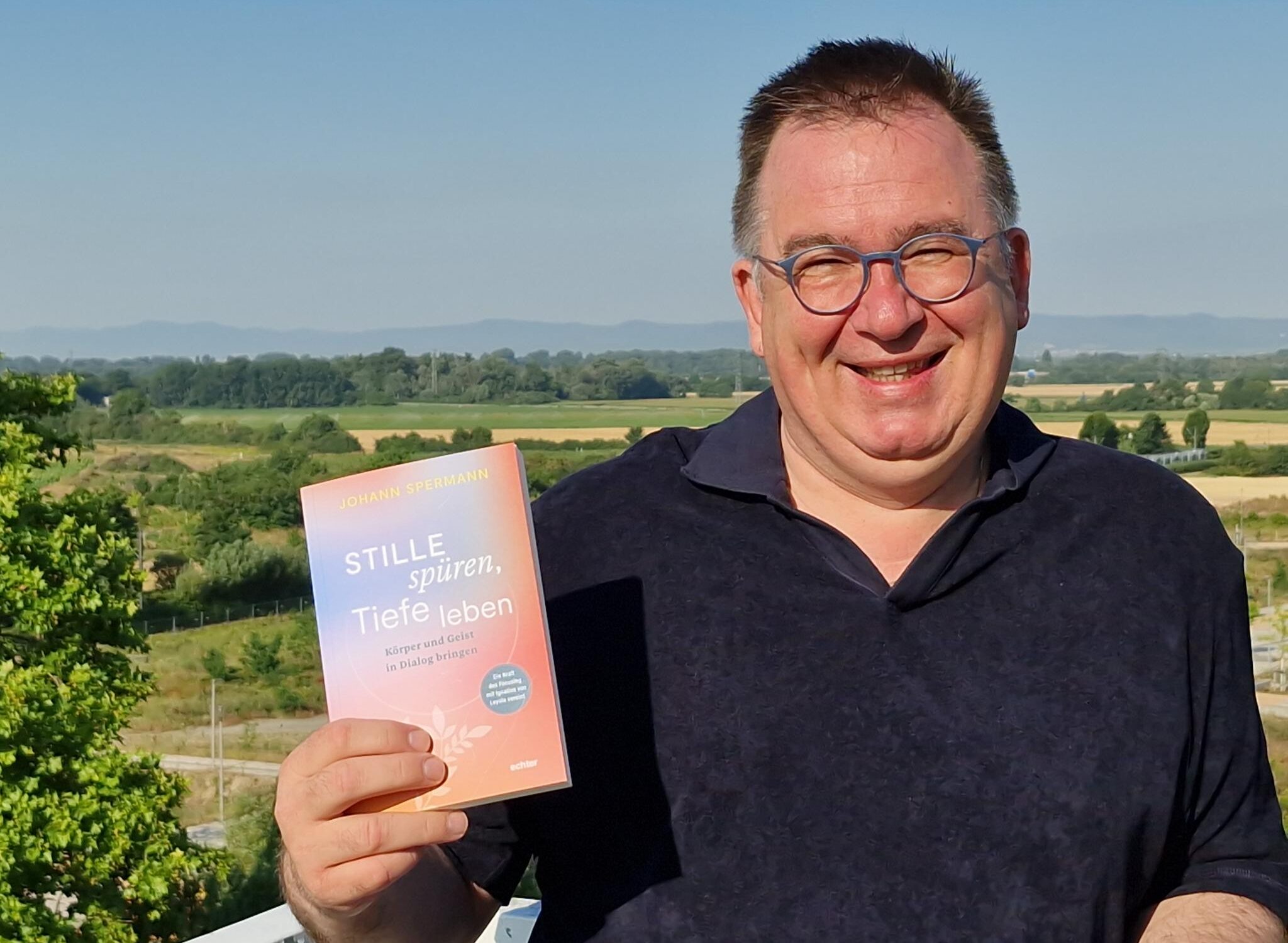 Johann Spermann mit seinem neuen Buch Stille spüren Tiefe leben